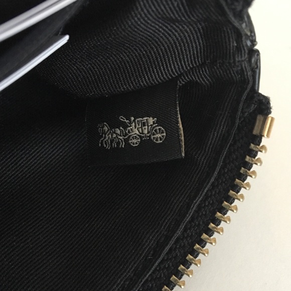 COACH Corner Zip Wristlet in Wild Hearts Print - Picture 5 of 7